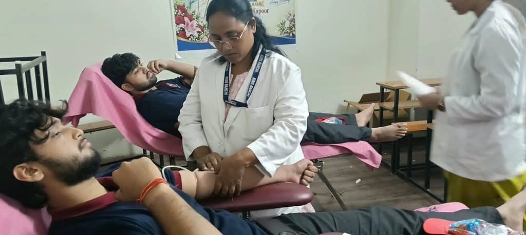 कैंपस में दिखा अभूतपूर्व उत्साह: rims के सहयोग से लगा ब्लड डोनेशन कैंप