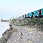 साहिबगंज में गंगा कटाव से रेल ट्रैक पर खतरा, ट्रेनें प्रभावित