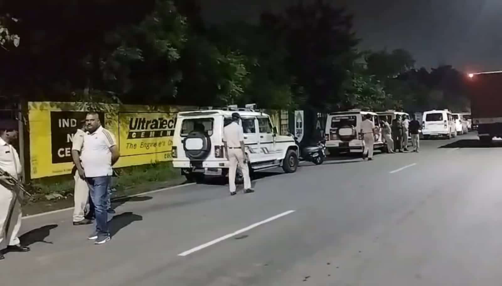 घटनास्थल सील, वरिष्ठ अधिकारी पहुंचे
