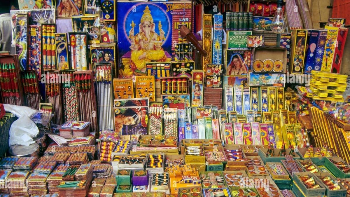 रांची: दीपावली पर तय स्थानों पर पटाखा बिक्री की अनुमति, सुरक्षा मानकों के पालन के निर्देश के साथ BNSS धारा 163 का आदेश संशोधित