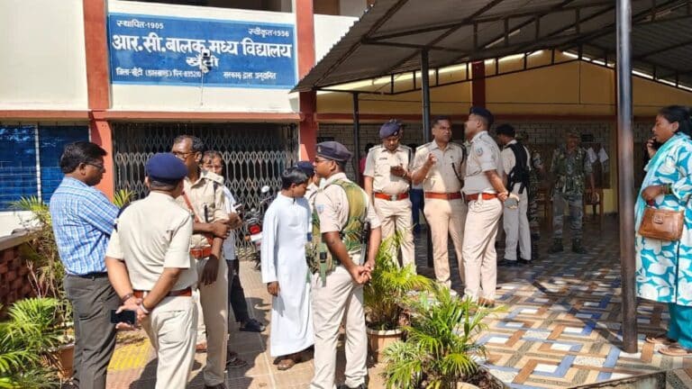 खूंटी फादर बेनेडिक्ट बारला हमला SIT