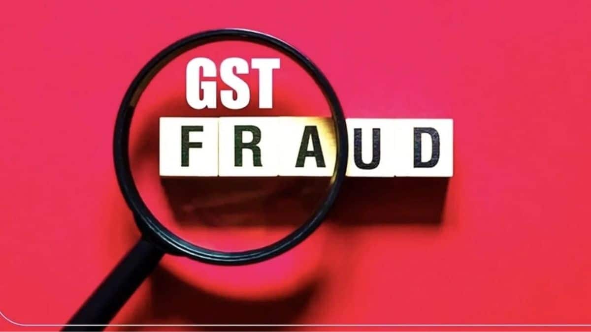 GST घोटाला: पिता-पुत्र गिरफ्तार, 54 करोड़ रुपये फर्जीवाड़ा का आरोप