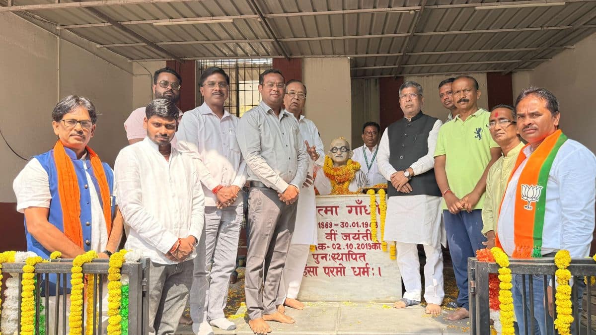 आदित्य साहू ने ओरमांझी में गांधी जी और शास्त्री जी को दी श्रद्धांजलि