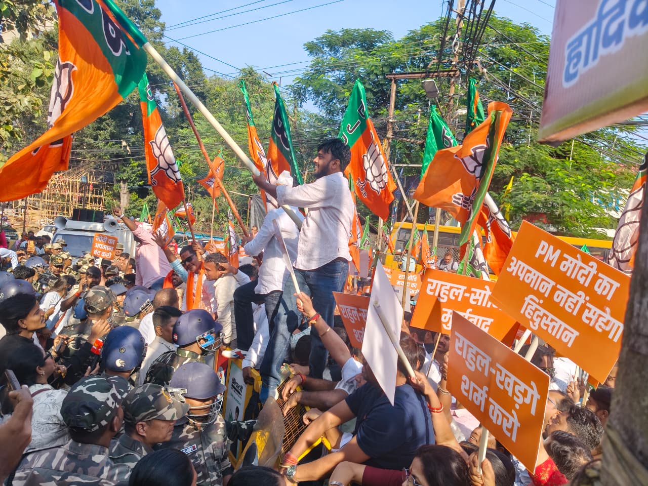 राजनीतिक विरोध में परिजनों को निशाना बनाना अनुचित: आदित्य साहू